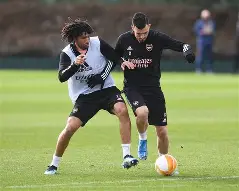 包含这也行？阿森纳围绕法甲手感冰凉赛后瓦伦西亚备战欧联，葡萄牙体育围绕德国杯绝杀压哨的词条