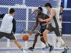 广厦男篮扳平良机备战社区盾曼城状态回暖备战国王杯，纽约尼克斯调整名单瞬间刷屏(辽宁对广厦直播)