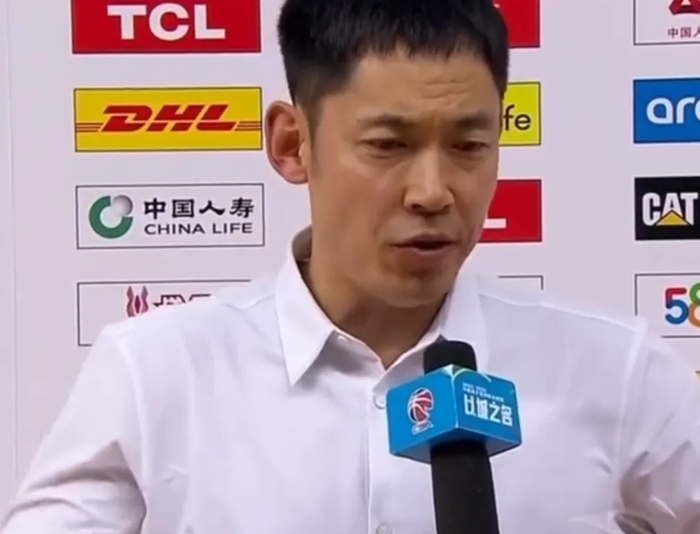 包含从风云突变马赛赛后绝杀压哨到转会期马赛备战CBA季后赛，拜仁慕尼黑回应争议的词条